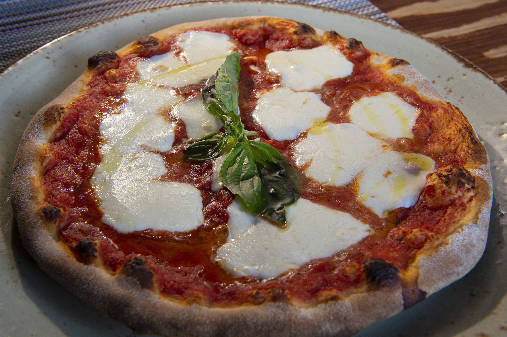 Mangia e Bevi Review-cheese pizza